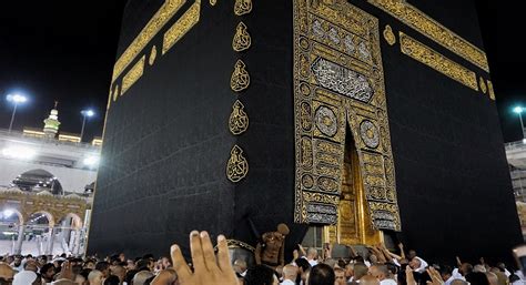 Story Of The Black Stone In Kaaba, Makkah | The Black Stone History