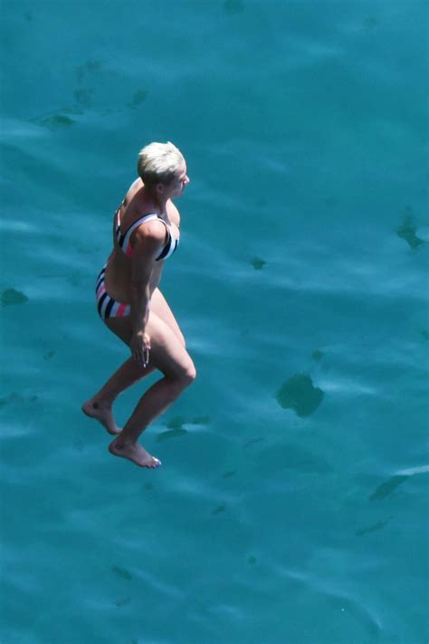 Katy Perry in Bikini - Amalfi Coast in Italy 07/10/2017 • CelebMafia