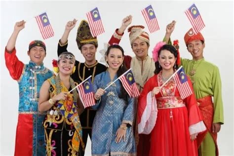 7 Different Traditional Malaysian Clothes - Travel Stylus