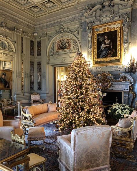 Christmas at the Buckingham Palace | Christmas interiors, Holiday decor ...