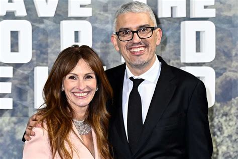 Julia Roberts, Sam Esmail on 'Leave the World Behind' universe