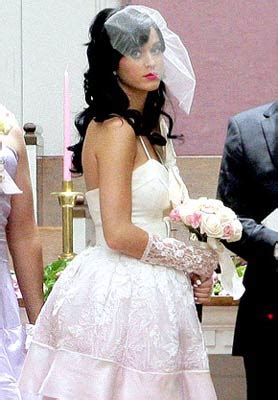 A Girl's one stop....: Katy Perry's wedding dress revealed