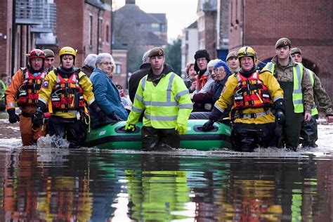 UK floods: Troops join rescue effort as 'unprecedented' flooding hits ...