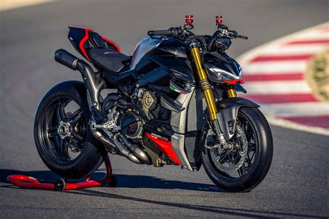 DUCATI STREETFIGHTER V4 SP2 (2023 - on) Review | MCN