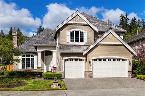 Modern Suburban House Exterior Stock Photo - Download Image Now - iStock