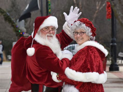 The REAL Santa Claus Lives Near Grand Rapids and We Have His 2022 ...