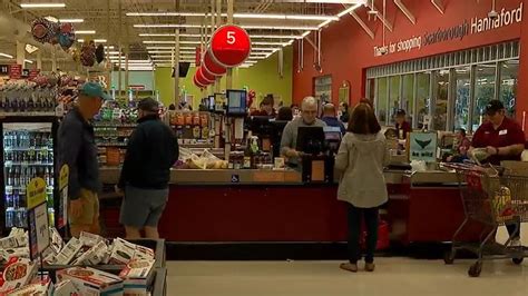 New Hannaford opens its doors in Scarborough