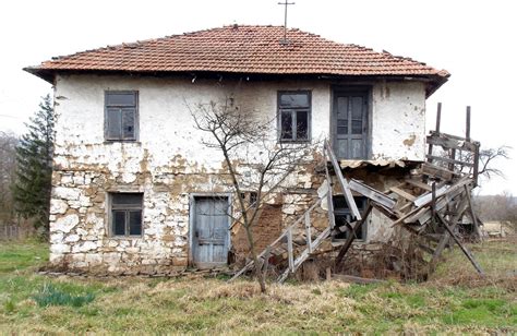 Professional House Flipper Breaks Down Room by Room Why Old Houses Are ...