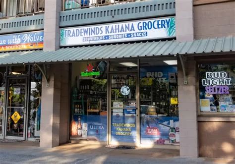 Restaurants, Bars, Shops and More in Kahana, Maui