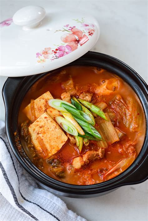 Kimchi Jjigae (Kimchi Stew) - Korean Bapsang