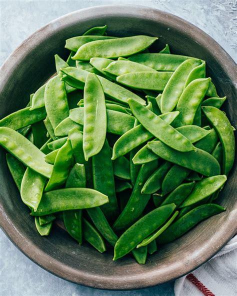 Easy Snow Peas – A Couple Cooks