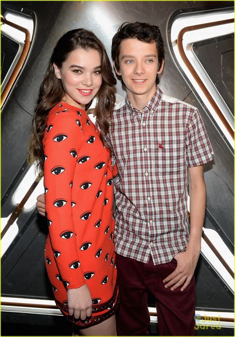 Hailee Steinfeld & Asa Butterfield: 'Ender's Game' Experience at Comic ...