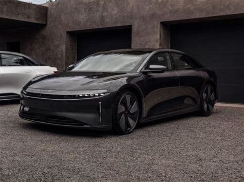 Lucid Air Touring specs, 0-60, quarter mile, lap times - FastestLaps.com