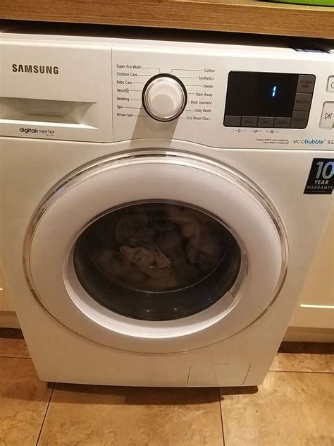 FreelyWheely: Samsung Eco bubble washing machine 9kg load.