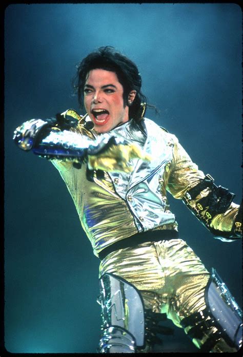 Michael Jackson Height: How Tall is The King of Pop? - Hood MWR