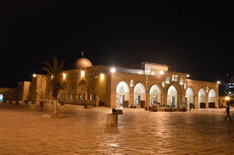 Al Aqsa by Night – Masjid al Aqsa