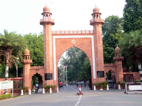 AMU asks students to return home; student leader opposes offer