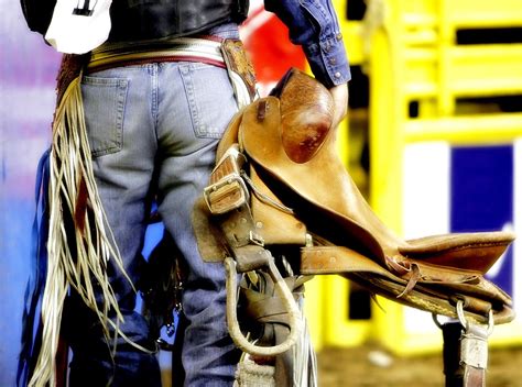 What is Saddle Bronc Riding? - Cowboy Lifestyle Network