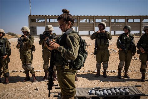 Caracal Battalion: Photos of mixed-gender Israeli combat unit training ...