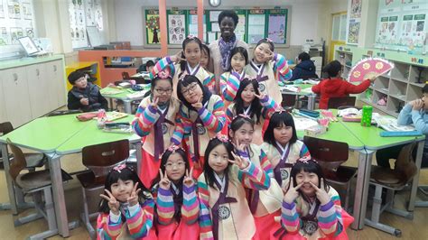 Get TEFL Certified & Teach English in South Korea | Go Overseas