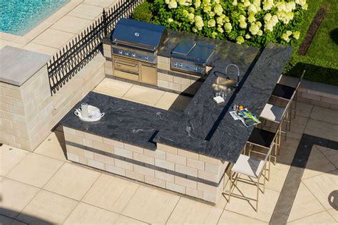 10 Outdoor Kitchen Countertop Ideas and Installation Tips