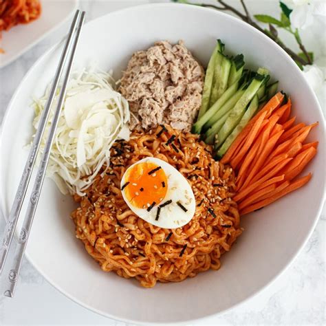 Korean Buldak Ramen Bibim Guksu Style (Healthy & Spicy!) - That Cute Dish!