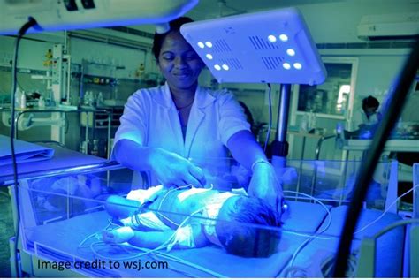 5 things to know about phototherapy for treating newborn jaundice