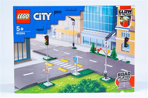 LEGO City 60304 Road Plates: A whole new system for your town [Review ...