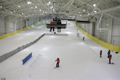 New Jersey mall opens 180,000 sq-ft indoor ski slope that is the first ...