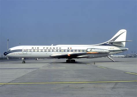 History: Why Did The Sud Aviation Caravelle Have Triangular Windows?