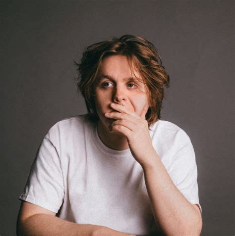 What is the lewis capaldi someone you loved video about - passacuba