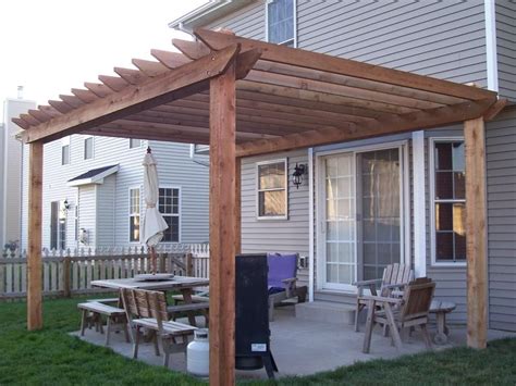 I sooo want a nice, simple pergola over the upper landing of my back ...