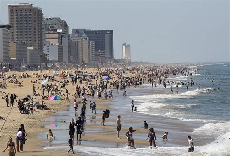 Virginia Beach Oceanfront was closed today. But it was packed. [Photo ...