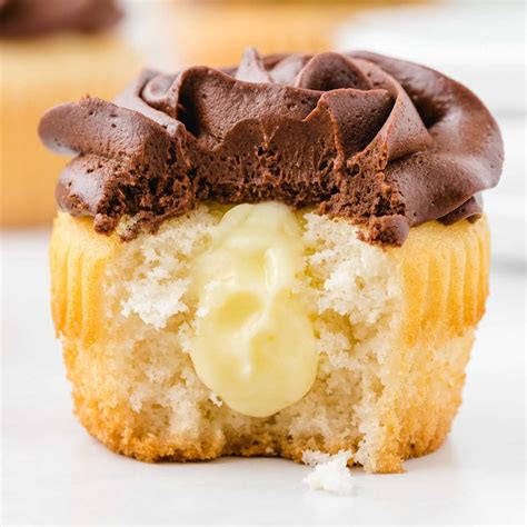 Boston Cream Pie Cupcakes - Pass the Dessert