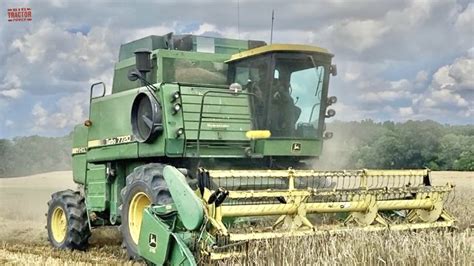 JOHN DEERE 7720 Turbo Combine Harvesting Wheat - YouTube