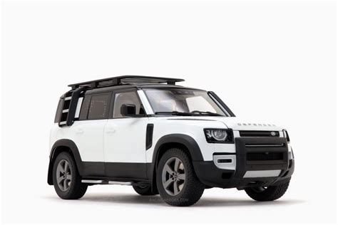 Land Rover Defender 110 2020 Fuji White 1:18 by Almost Real