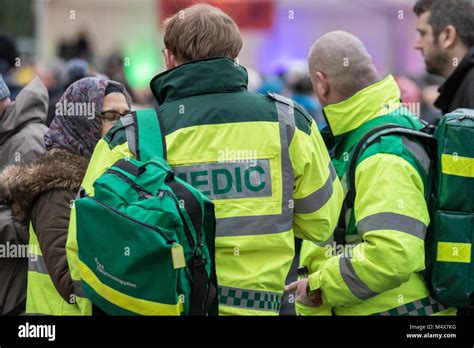 Paramedic uk uniform ambulance hi-res stock photography and images - Alamy