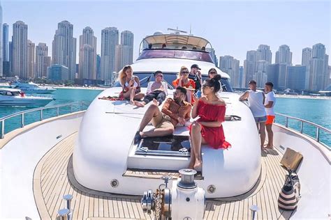 Dubai Yacht Tour from Dubai Marina with Breakfast or BBQ 2024