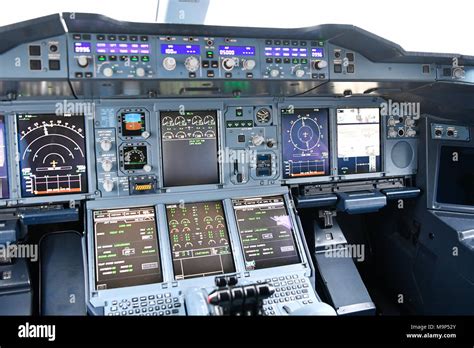 Airbus a380 cockpit hi-res stock photography and images - Alamy