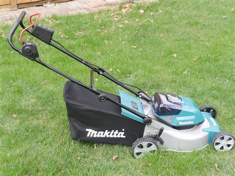 Makita Cordless Lawn Mower - Tools In Action - Power Tool Reviews