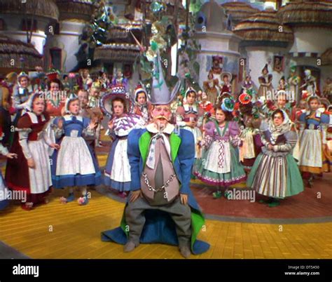 THE MUNCHKINS THE WIZARD OF OZ (1939 Stock Photo: 66500588 - Alamy