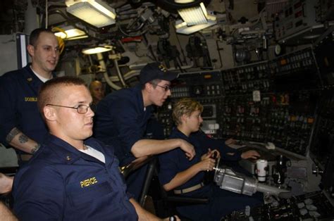 27 Incredible Photos Of Life On A US Navy Submarine - Americas Military ...