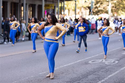 Bayou Classic Parade Stock Photo - Download Image Now - Cheerleader ...