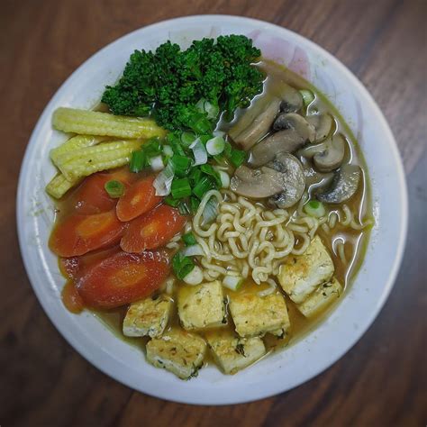 Made Maggi Ramen with loads of Veggies and Tofu. : india