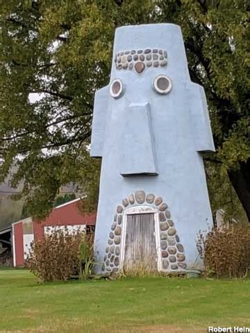 Wadena, IA - Squidward's House: Big Easter Island Head