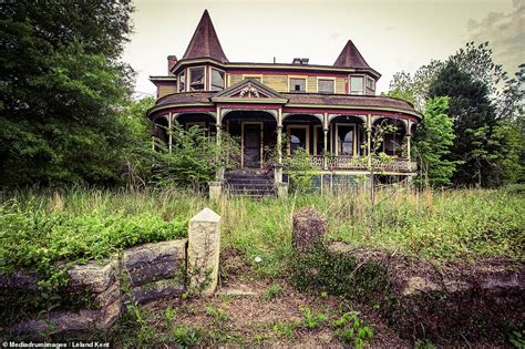 Photographer captures haunting images of abandoned properties across ...