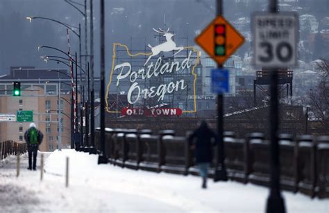 Snow arrives in the Portland area on Feb. 12, 2021 - oregonlive.com