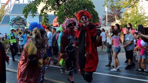 SIX FLAGS GREAT AMERICA FRIGHT FEST 2017 PARADE! - YouTube