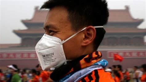 Beijing air pollution forces marathon runners to wear masks | CBC News