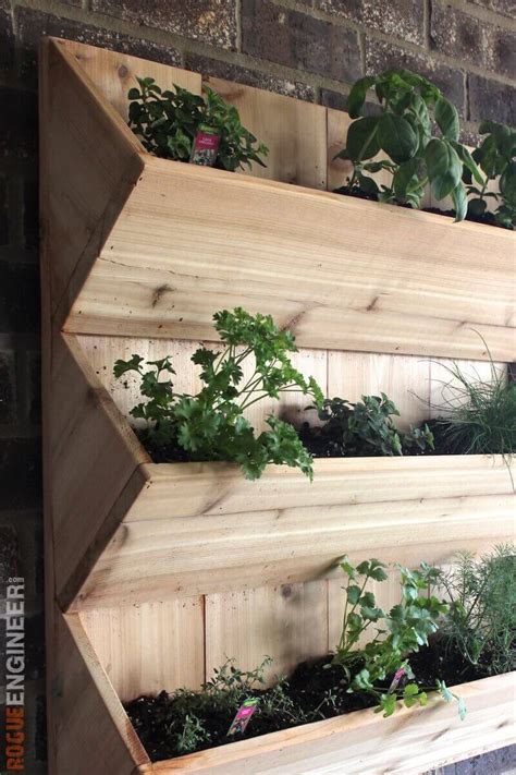 Cedar Wall Planter { Free DIY Plans } Rogue Engineer